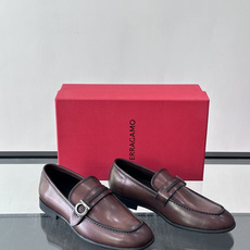 F菲拉格慕男士皮鞋 👞采用真皮材质,质感超高级,英伦风设计简约大方,商务通勤或正式场合都能轻松驾驭👞。一脚蹬设计超方便, F菲拉格慕男士皮鞋 👞采用真皮材质,质感超高级,英伦风设计简约大方,商务通勤或正式场合都能轻松驾驭👞。一脚蹬设计超方便,