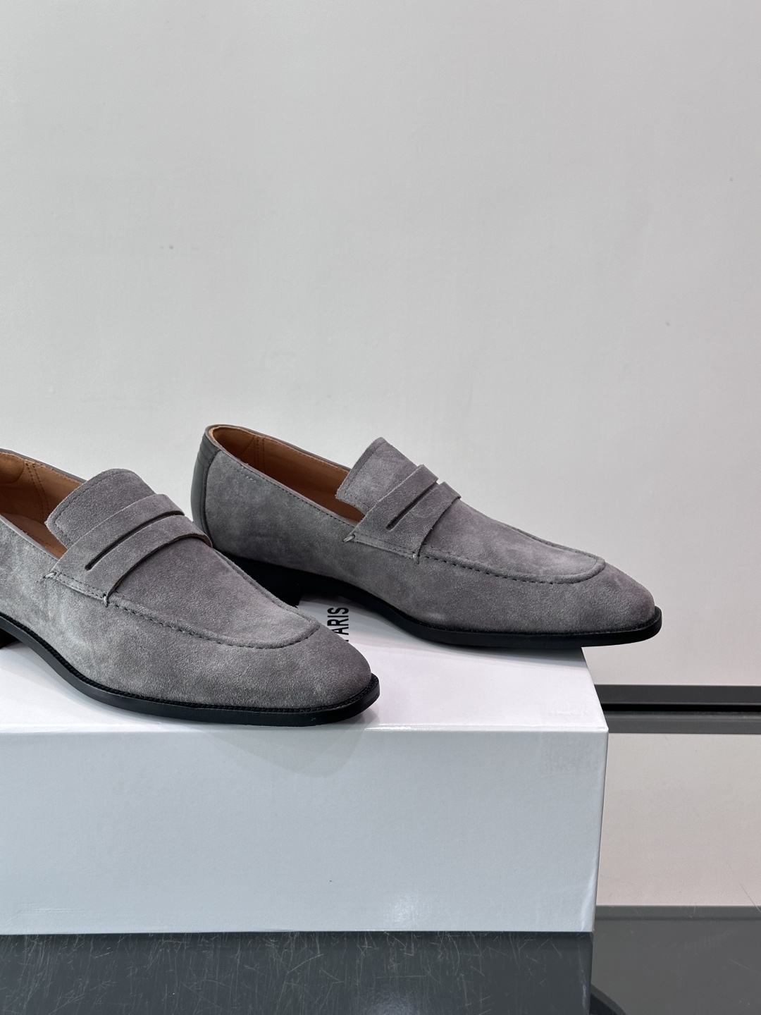 Berluti/布鲁提高端真皮大底正装皮鞋，采用进口牛皮鞋面 柔软有型，手工改色工艺，低调奢华气质，舒适透气版型，小牛皮