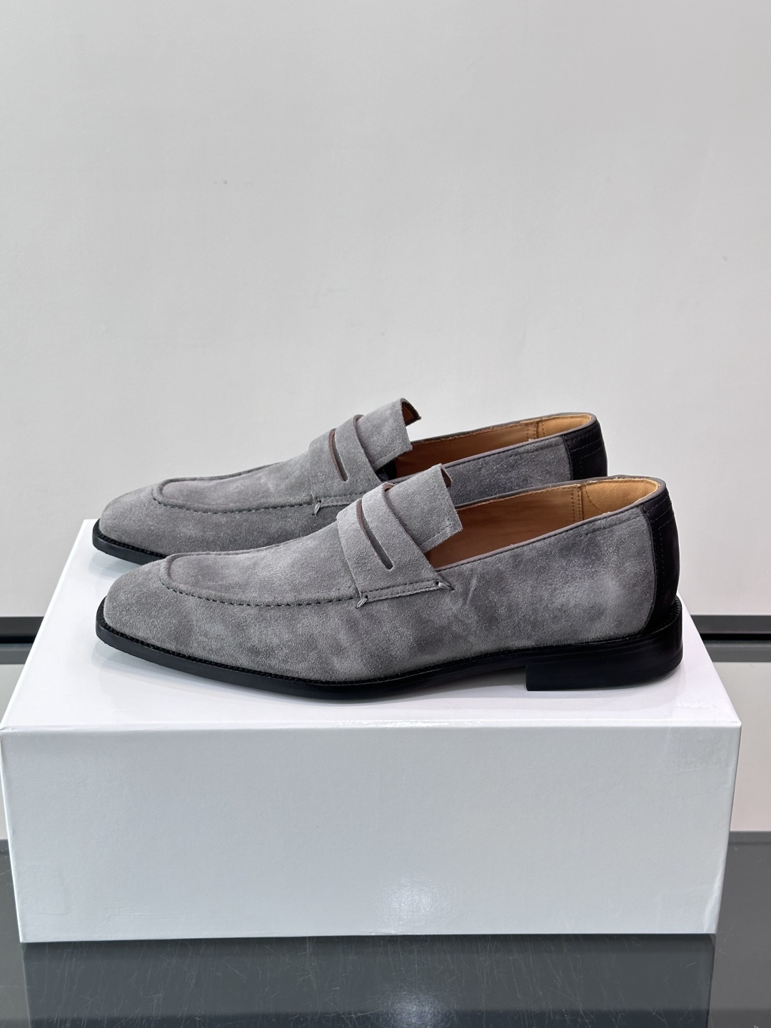 Berluti/布鲁提高端真皮大底正装皮鞋，采用进口牛皮鞋面 柔软有型，手工改色工艺，低调奢华气质，舒适透气版型，小牛皮