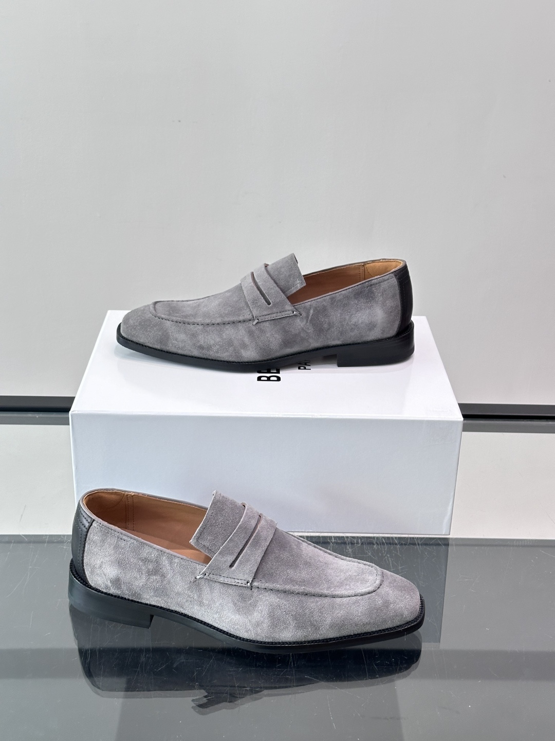 Berluti/布鲁提高端真皮大底正装皮鞋，采用进口牛皮鞋面 柔软有型，手工改色工艺，低调奢华气质，舒适透气版型，小牛皮