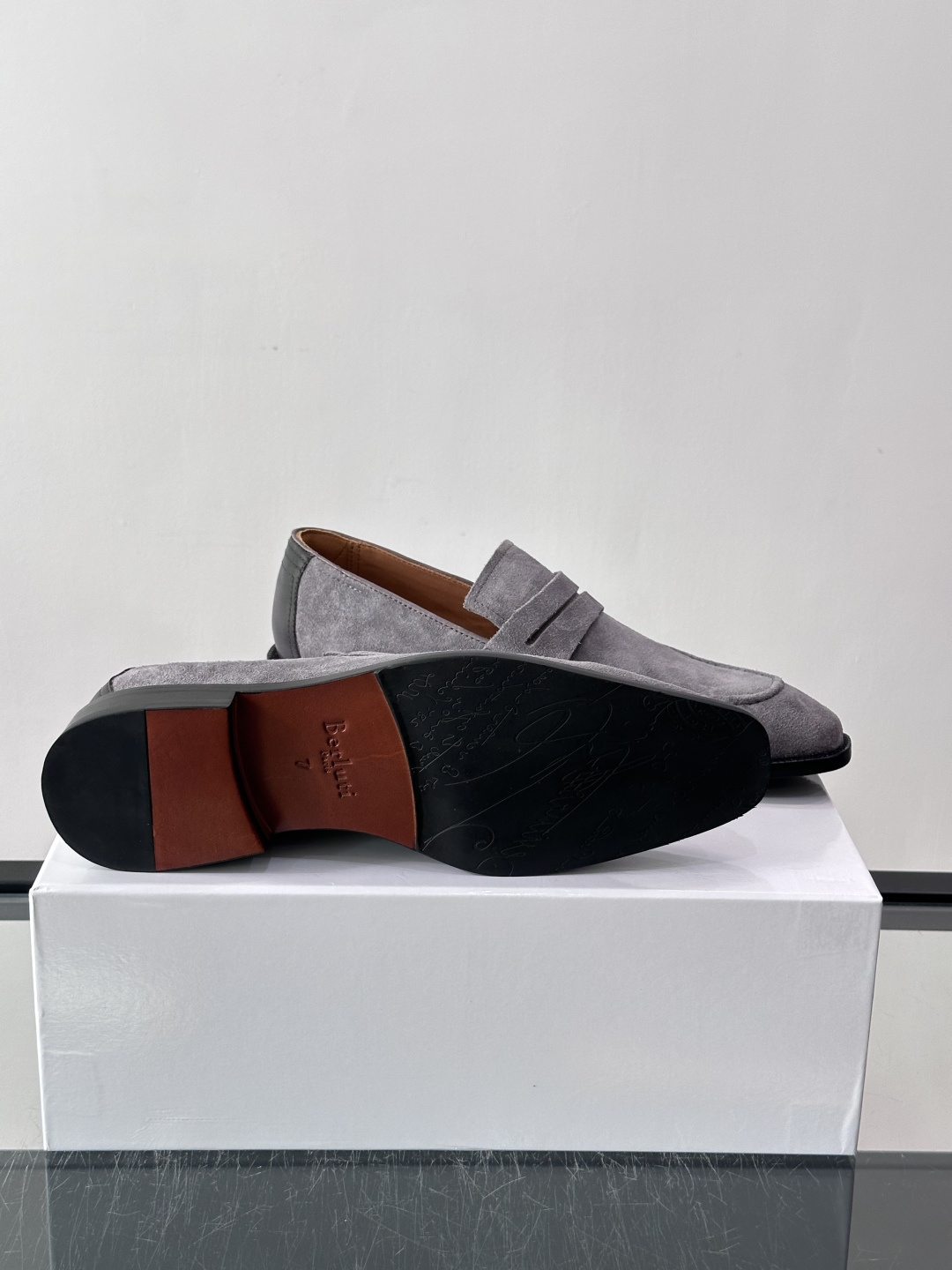 Berluti/布鲁提高端真皮大底正装皮鞋，采用进口牛皮鞋面 柔软有型，手工改色工艺，低调奢华气质，舒适透气版型，小牛皮