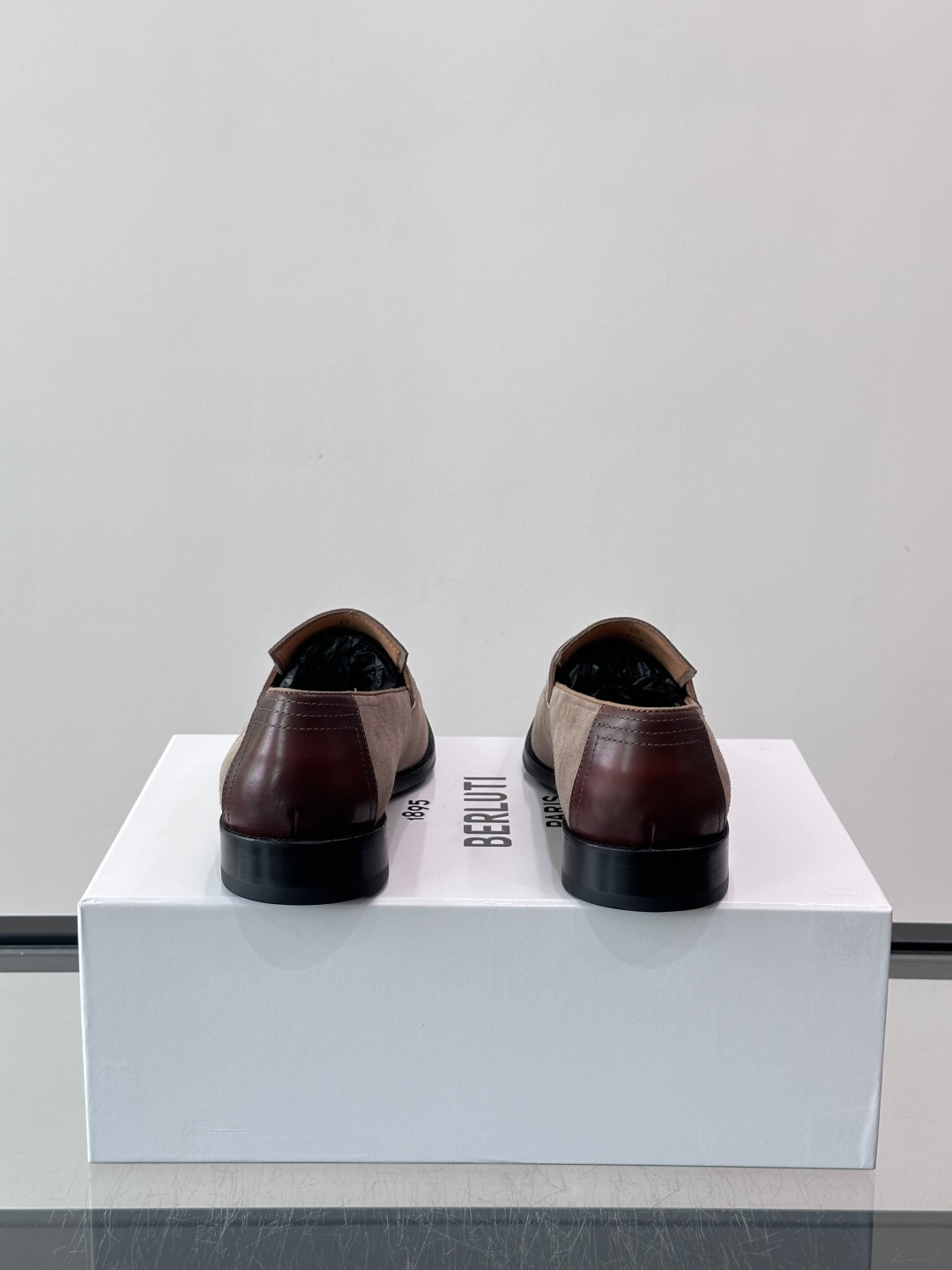 Berluti/布鲁提高端真皮大底正装皮鞋，采用进口牛皮鞋面 柔软有型，手工改色工艺，低调奢华气质，舒适透气版型，小牛皮