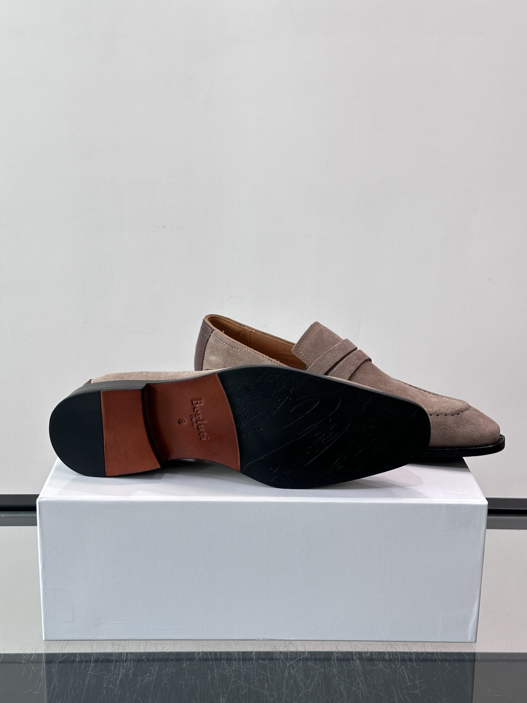 Berluti/布鲁提高端真皮大底正装皮鞋，采用进口牛皮鞋面 柔软有型，手工改色工艺，低调奢华气质，舒适透气版型，小牛皮