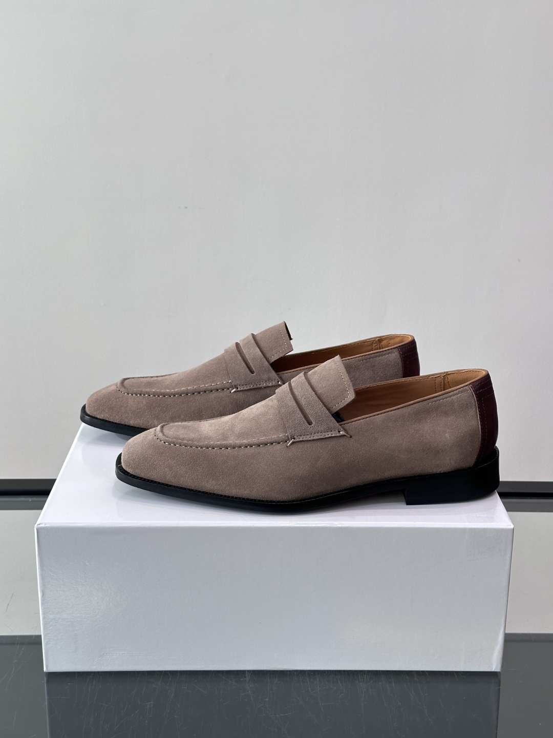 Berluti/布鲁提高端真皮大底正装皮鞋，采用进口牛皮鞋面 柔软有型，手工改色工艺，低调奢华气质，舒适透气版型，小牛皮