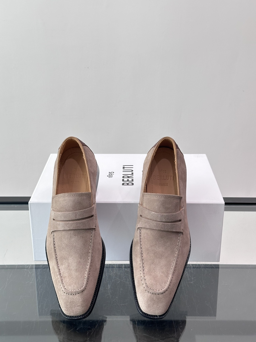 Berluti/布鲁提高端真皮大底正装皮鞋，采用进口牛皮鞋面 柔软有型，手工改色工艺，低调奢华气质，舒适透气版型，小牛皮