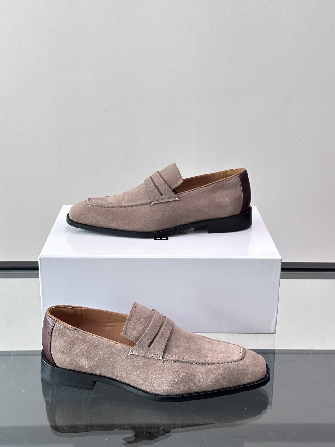 Berluti/布鲁提高端真皮大底正装皮鞋，采用进口牛皮鞋面 柔软有型，手工改色工艺，低调奢华气质，舒适透气版型，小牛皮