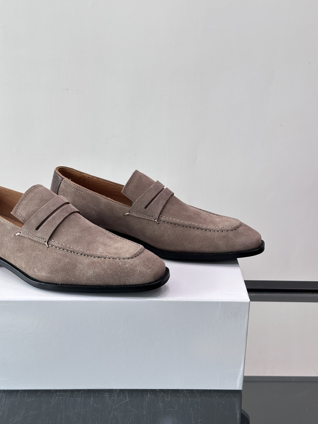 Berluti/布鲁提高端真皮大底正装皮鞋，采用进口牛皮鞋面 柔软有型，手工改色工艺，低调奢华气质，舒适透气版型，小牛皮