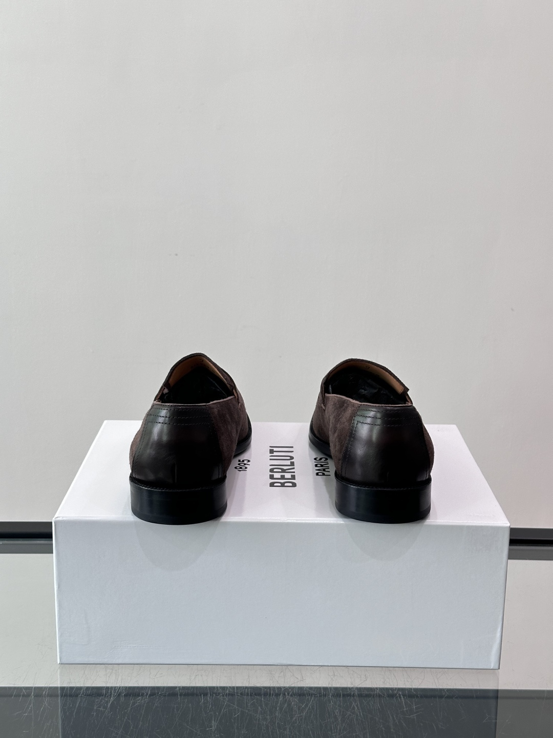 Berluti/布鲁提高端真皮大底正装皮鞋，采用进口牛皮鞋面 柔软有型，手工改色工艺，低调奢华气质，舒适透气版型，小牛皮