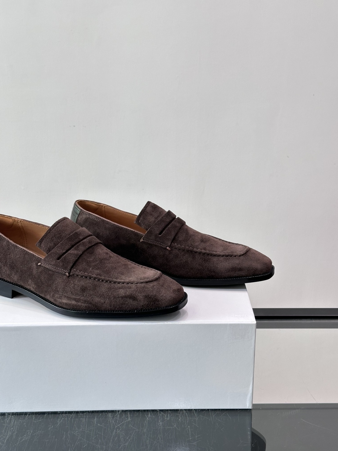 Berluti/布鲁提高端真皮大底正装皮鞋，采用进口牛皮鞋面 柔软有型，手工改色工艺，低调奢华气质，舒适透气版型，小牛皮