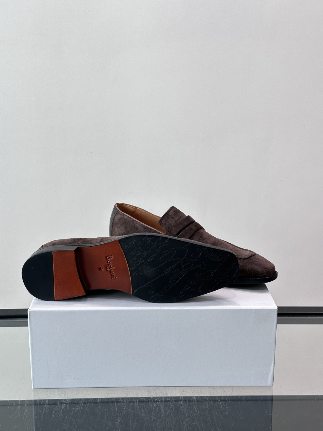 Berluti/布鲁提高端真皮大底正装皮鞋，采用进口牛皮鞋面 柔软有型，手工改色工艺，低调奢华气质，舒适透气版型，小牛皮