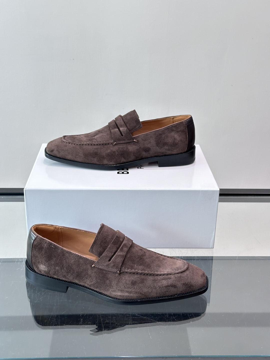 Berluti/布鲁提高端真皮大底正装皮鞋，采用进口牛皮鞋面 柔软有型，手工改色工艺，低调奢华气质，舒适透气版型，小牛皮