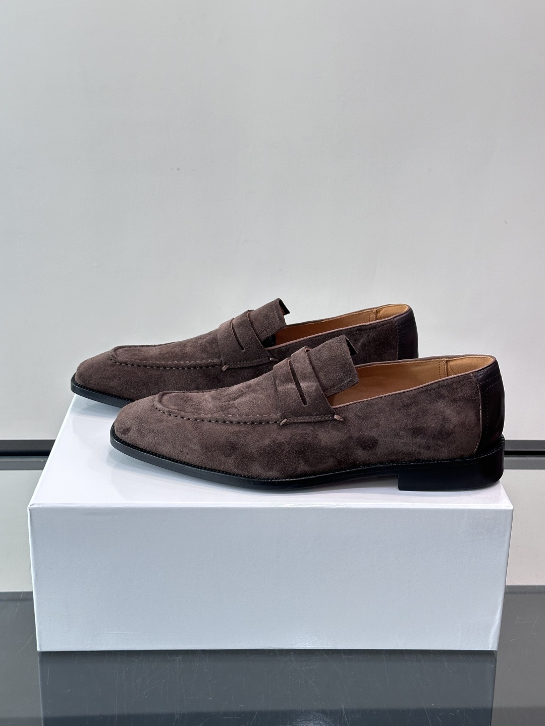 Berluti/布鲁提高端真皮大底正装皮鞋，采用进口牛皮鞋面 柔软有型，手工改色工艺，低调奢华气质，舒适透气版型，小牛皮