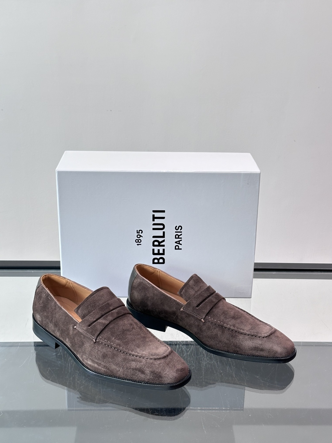 Berluti/布鲁提高端真皮大底正装皮鞋，采用进口牛皮鞋面 柔软有型，手工改色工艺，低调奢华气质，舒适透气版型，小牛皮