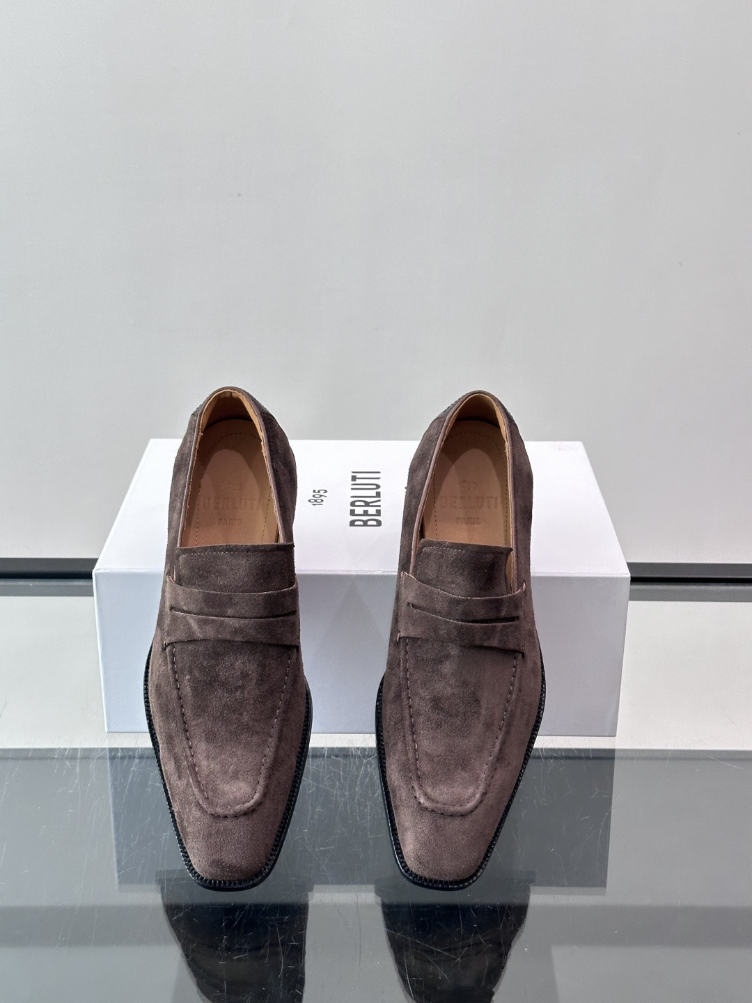 Berluti/布鲁提高端真皮大底正装皮鞋，采用进口牛皮鞋面 柔软有型，手工改色工艺，低调奢华气质，舒适透气版型，小牛皮