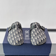 Dior Aqua 穆勒鞋 Oblique 印花面料这款 Dior Aqua 穆勒鞋展现乔纳森·安德森 (Jonath Dior Aqua 穆勒鞋 Oblique 印花面料这款 Dior Aqua 穆勒鞋展现乔纳森·安德森 (Jonath