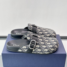 Dior Aqua 穆勒鞋 Oblique 印花面料这款 Dior Aqua 穆勒鞋展现乔纳森·安德森 (Jonath Dior Aqua 穆勒鞋 Oblique 印花面料这款 Dior Aqua 穆勒鞋展现乔纳森·安德森 (Jonath