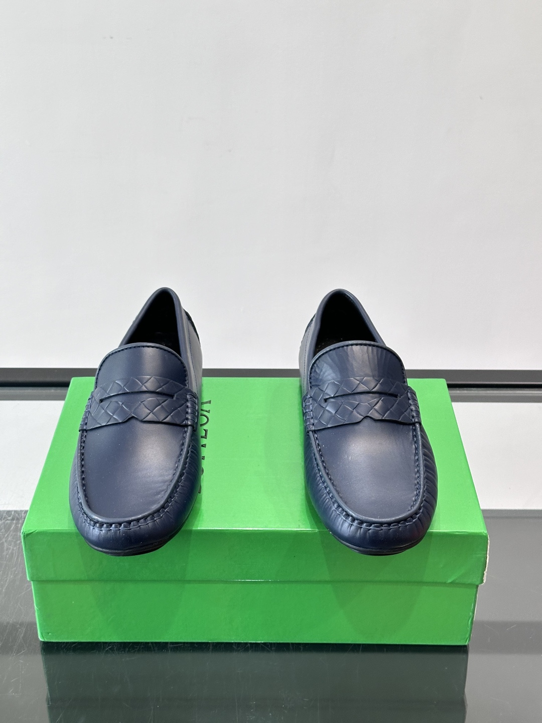 Bottega Veneta Intrecciato 编织豆豆鞋​​，编织皮革鞋面，皮革系带蝴蝶结，橡胶豆豆颗粒鞋底，包