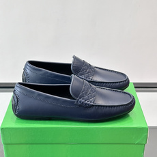 Bottega Veneta Intrecciato 编织豆豆鞋,编织皮革鞋面,皮革系带蝴蝶结,橡胶豆豆颗粒鞋底,包 Bottega Veneta Intrecciato 编织豆豆鞋,编织皮革鞋面,皮革系带蝴蝶结,橡胶豆豆颗粒鞋底,包