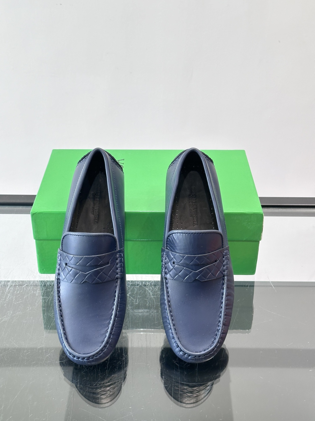 Bottega Veneta Intrecciato 编织豆豆鞋​​，编织皮革鞋面，皮革系带蝴蝶结，橡胶豆豆颗粒鞋底，包