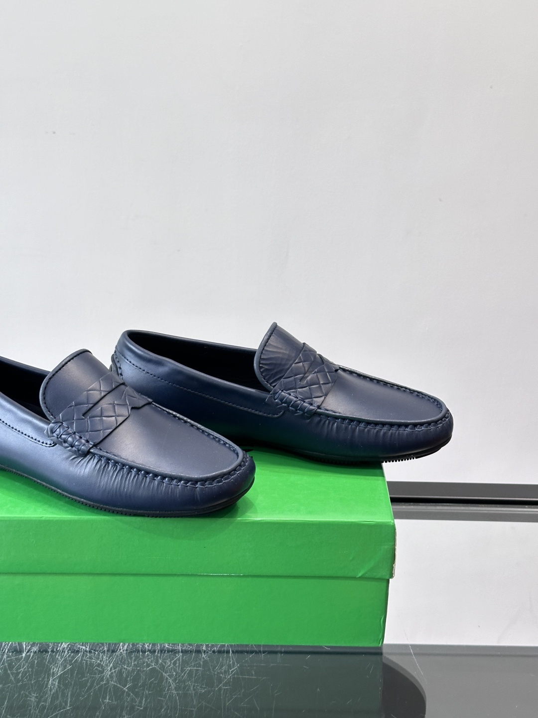 Bottega Veneta Intrecciato 编织豆豆鞋​​，编织皮革鞋面，皮革系带蝴蝶结，橡胶豆豆颗粒鞋底，包