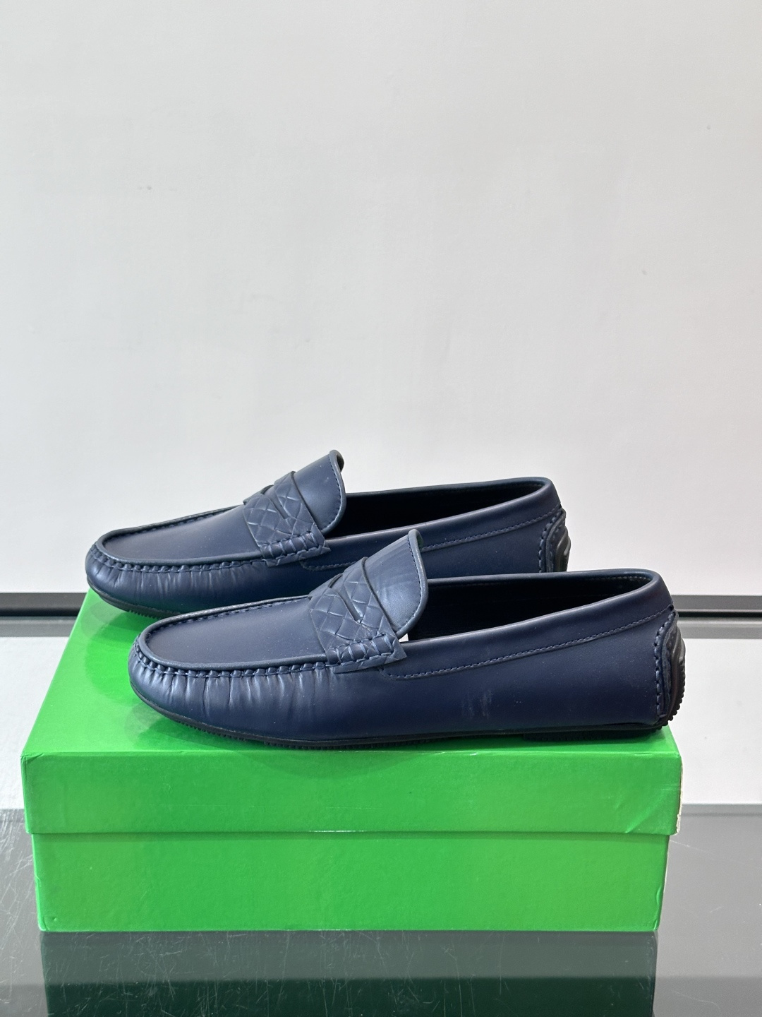 Bottega Veneta Intrecciato 编织豆豆鞋​​，编织皮革鞋面，皮革系带蝴蝶结，橡胶豆豆颗粒鞋底，包