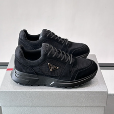 👟Prada网布运动鞋,采用透气网布+皮革拼接,简约又有辨识度✨。侧面三角标超有品牌感,橡胶鞋底舒适耐磨,日常穿搭或轻运 👟Prada网布运动鞋,采用透气网布+皮革拼接,简约又有辨识度✨。侧面三角标超有品牌感,橡胶鞋底舒适耐磨,日常穿搭或轻运