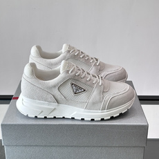 👟Prada网布运动鞋,采用透气网布+皮革拼接,简约又有辨识度✨。侧面三角标超有品牌感,橡胶鞋底舒适耐磨,日常穿搭或轻运 👟Prada网布运动鞋,采用透气网布+皮革拼接,简约又有辨识度✨。侧面三角标超有品牌感,橡胶鞋底舒适耐磨,日常穿搭或轻运