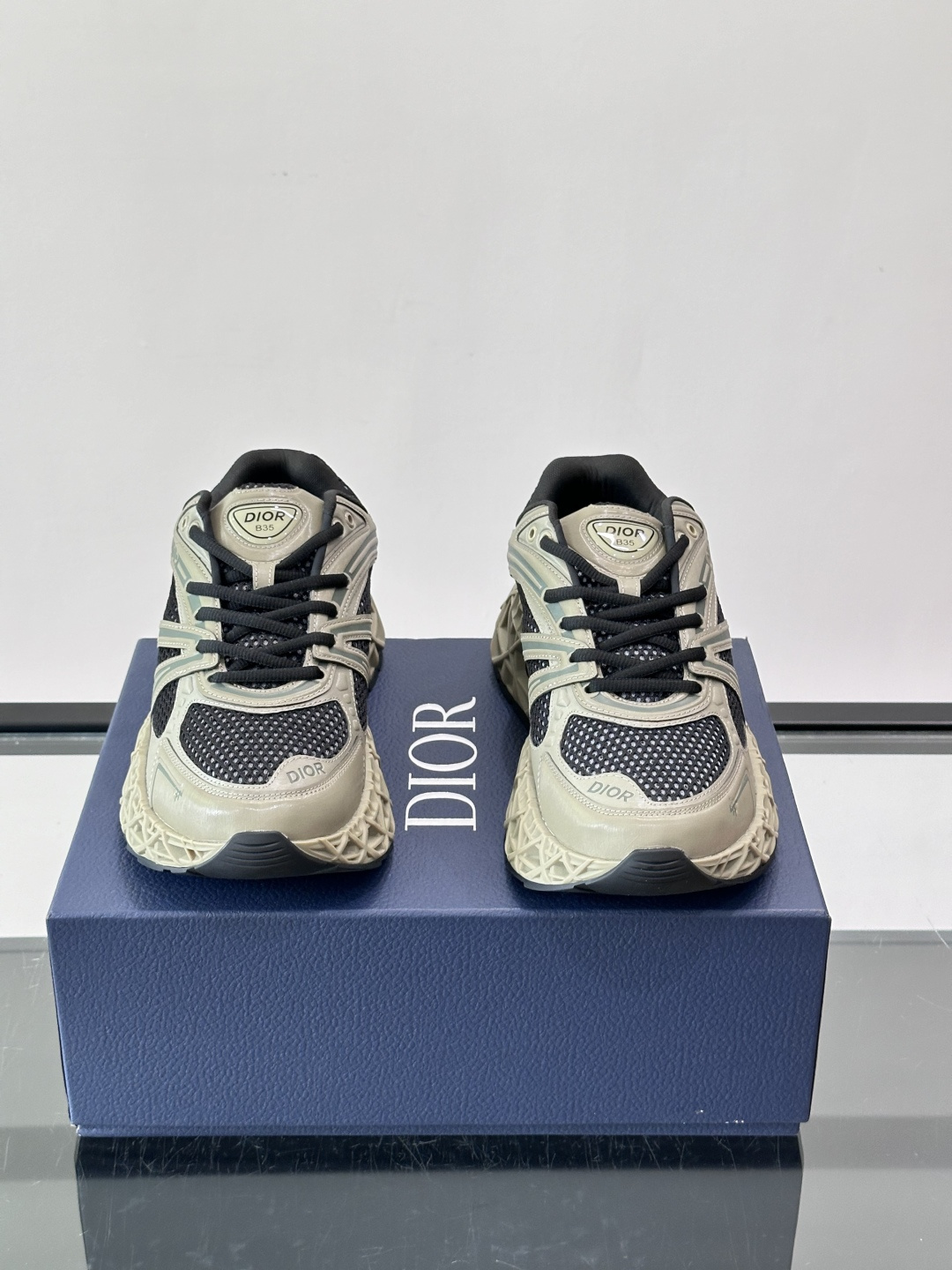 Dior 迪奥 👟B35最新款老爹运动鞋 老爹鞋 以时髦复古风格丰富经典系列。精心制作，可全年与休闲造型搭 顺应复古市场