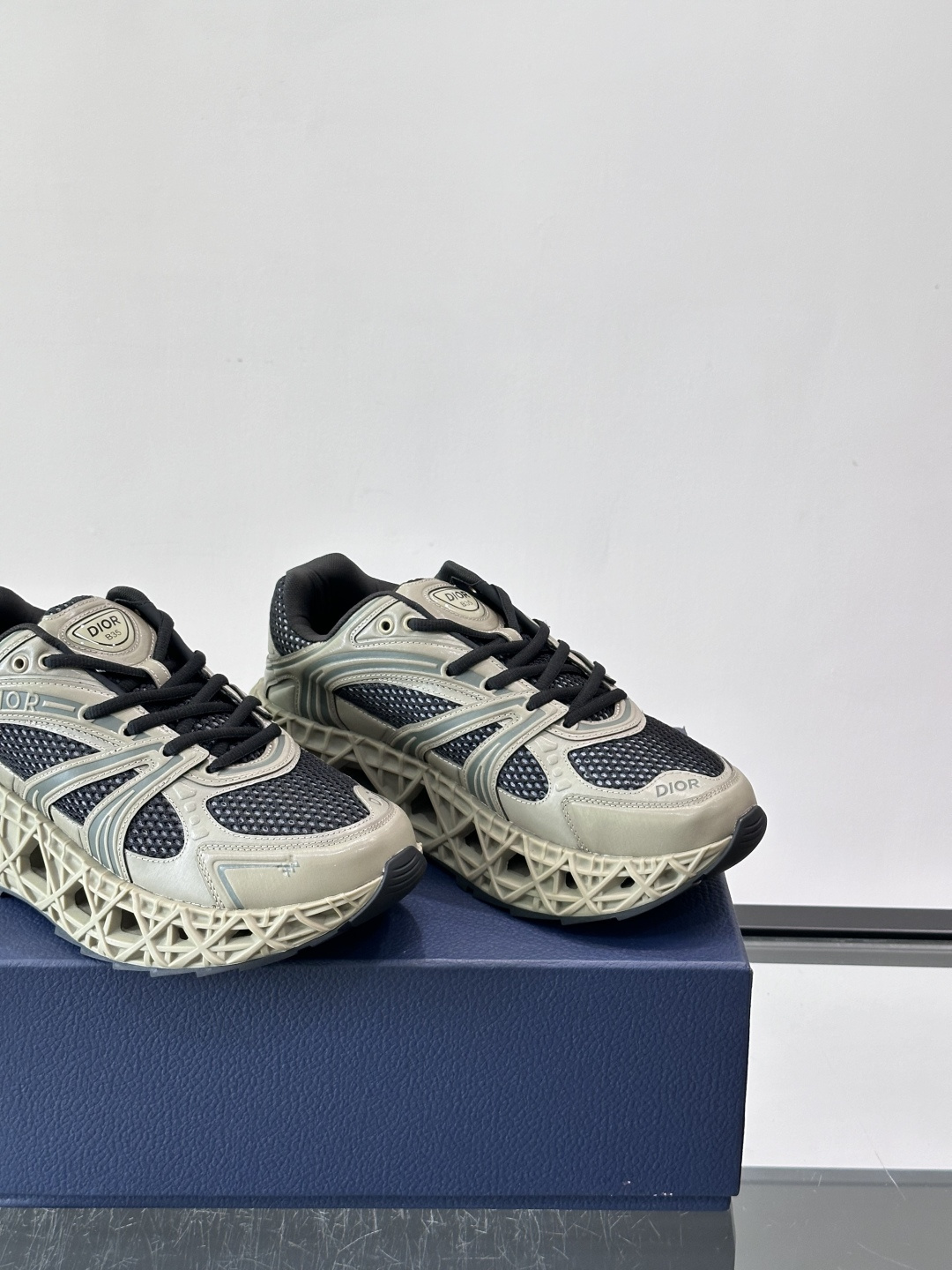 Dior 迪奥 👟B35最新款老爹运动鞋 老爹鞋 以时髦复古风格丰富经典系列。精心制作，可全年与休闲造型搭 顺应复古市场