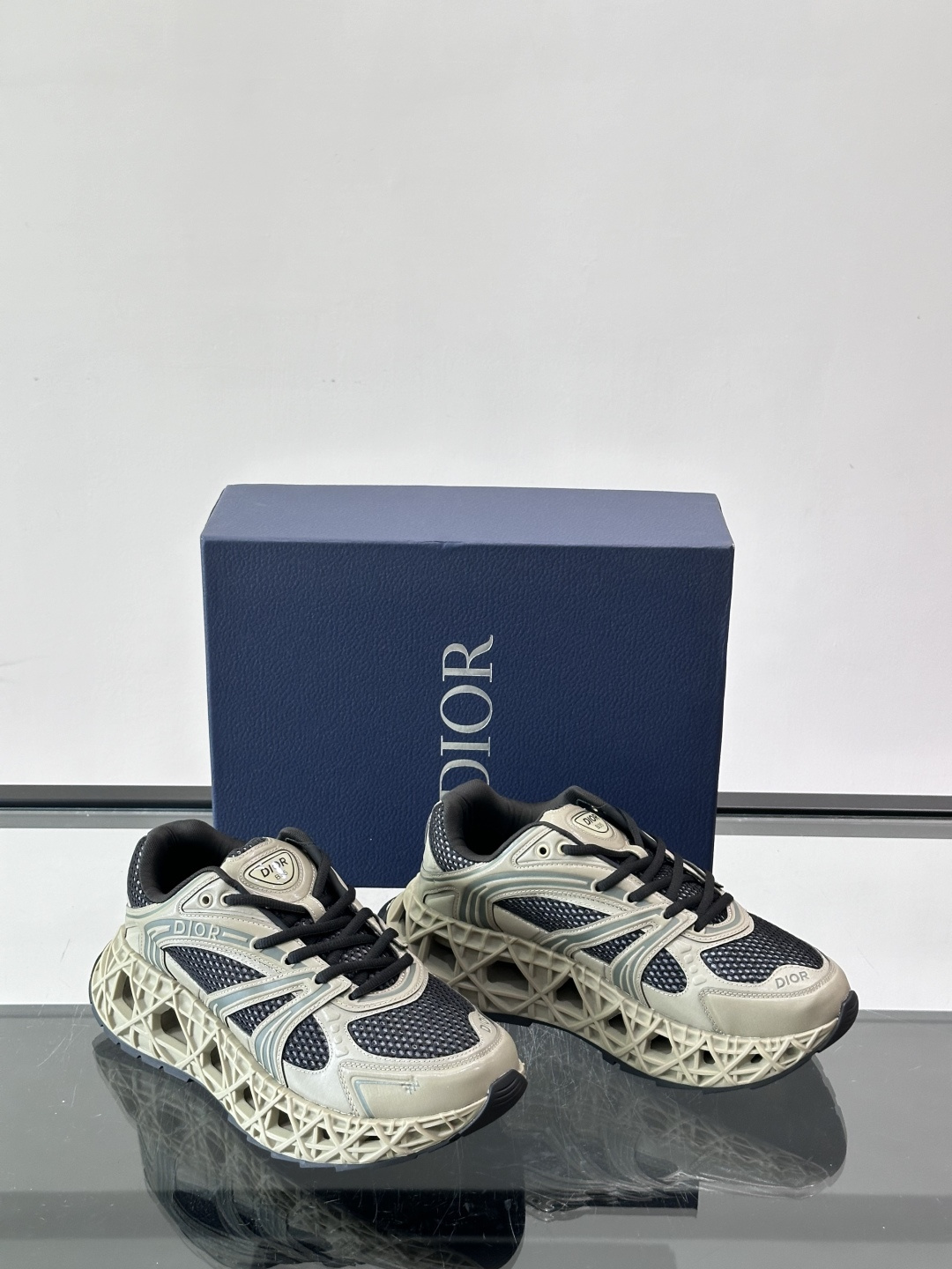 Dior 迪奥 👟B35最新款老爹运动鞋 老爹鞋 以时髦复古风格丰富经典系列。精心制作，可全年与休闲造型搭 顺应复古市场