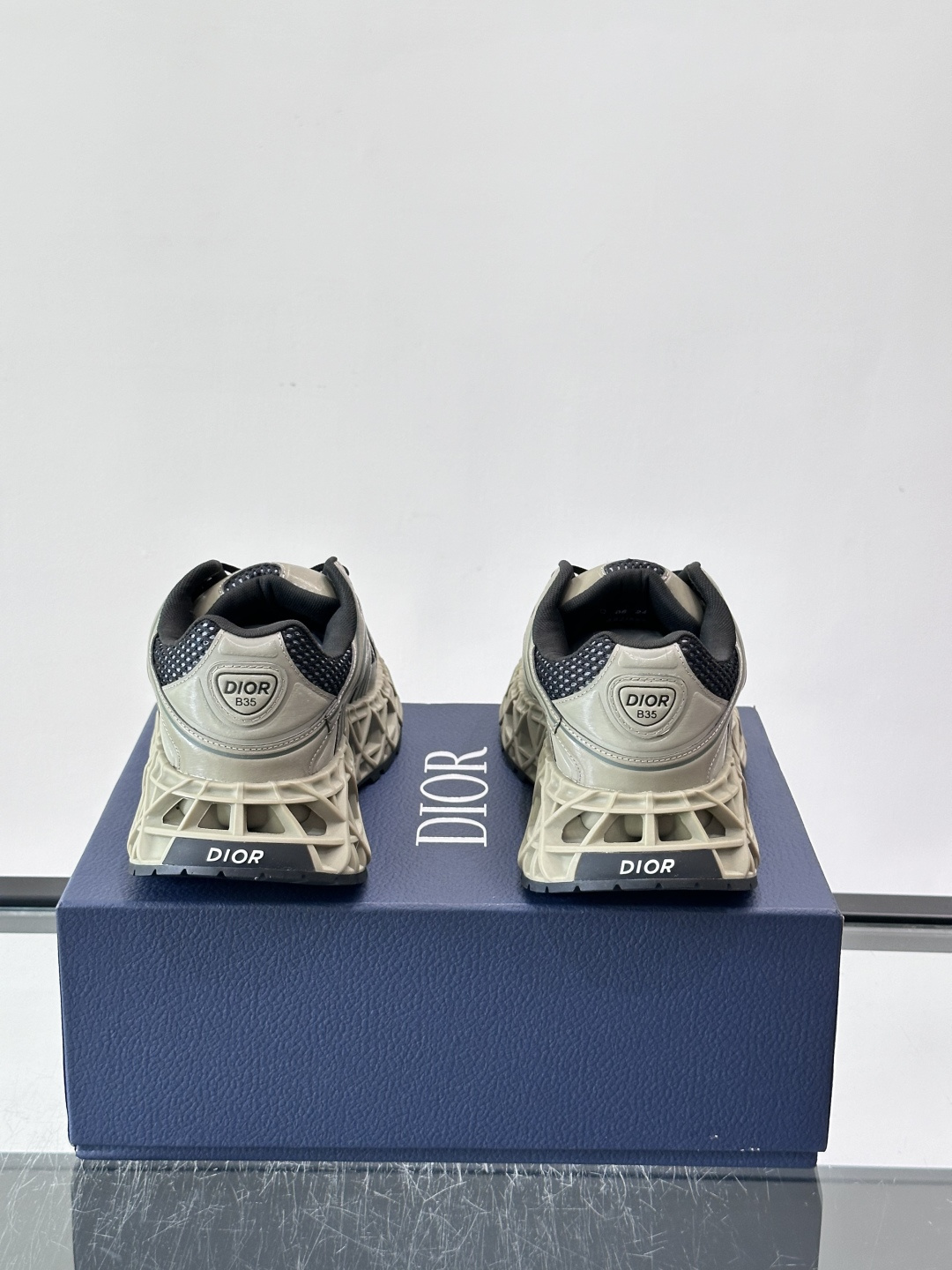 Dior 迪奥 👟B35最新款老爹运动鞋 老爹鞋 以时髦复古风格丰富经典系列。精心制作，可全年与休闲造型搭 顺应复古市场