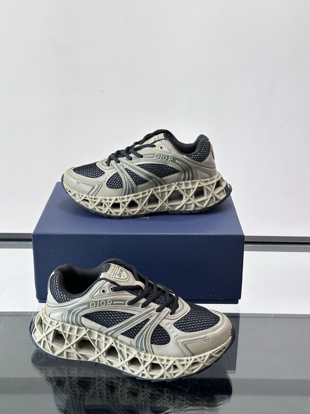 Dior 迪奥 👟B35最新款老爹运动鞋 老爹鞋 以时髦复古风格丰富经典系列。精心制作，可全年与休闲造型搭 顺应复古市场