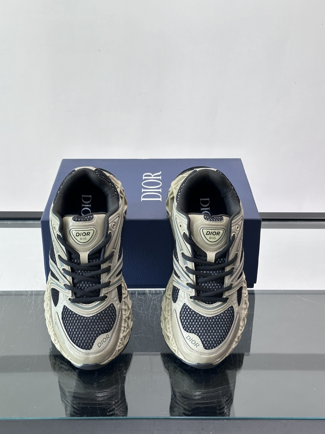 Dior 迪奥 👟B35最新款老爹运动鞋 老爹鞋 以时髦复古风格丰富经典系列。精心制作，可全年与休闲造型搭 顺应复古市场