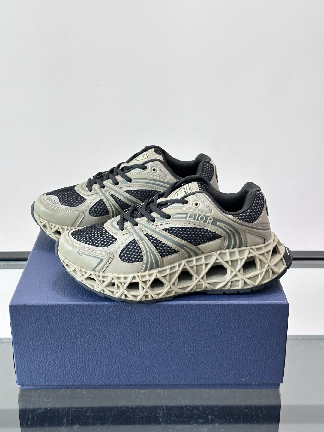 Dior 迪奥 👟B35最新款老爹运动鞋 老爹鞋 以时髦复古风格丰富经典系列。精心制作，可全年与休闲造型搭 顺应复古市场