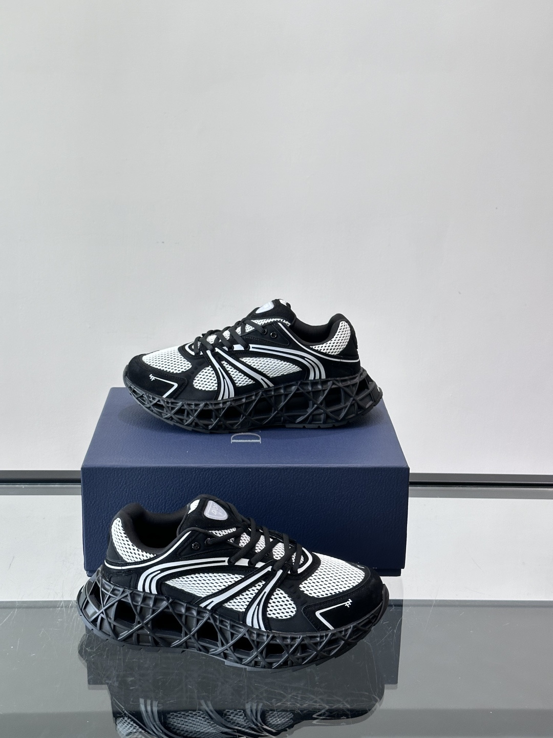 Dior 迪奥 👟B35最新款老爹运动鞋 老爹鞋 以时髦复古风格丰富经典系列。精心制作，可全年与休闲造型搭 顺应复古市场