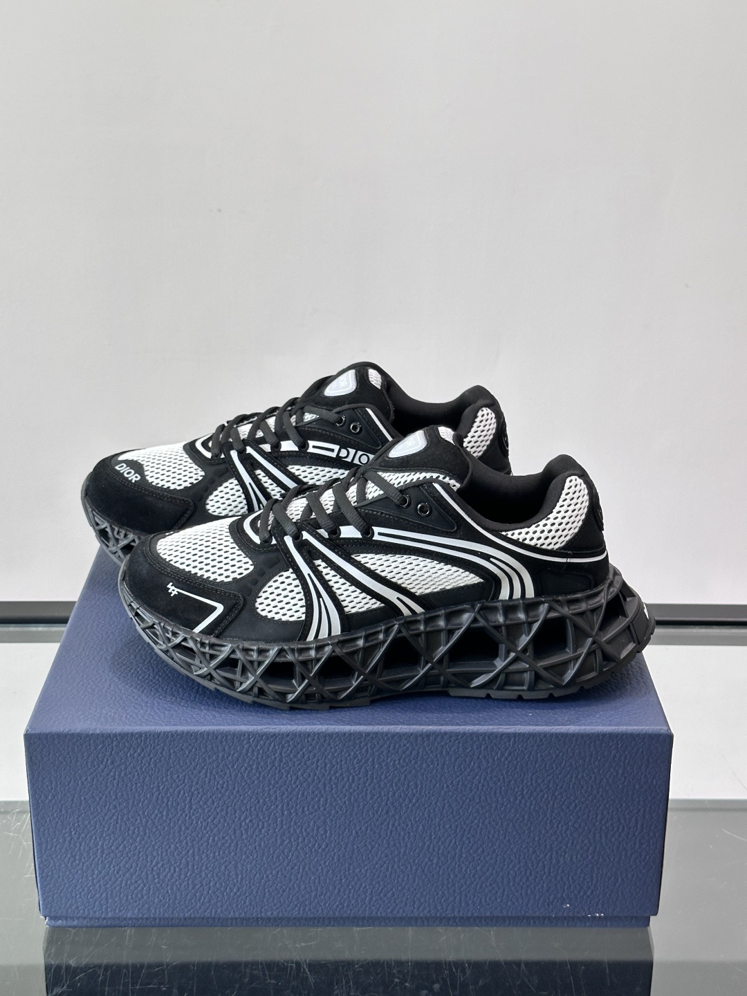Dior 迪奥 👟B35最新款老爹运动鞋 老爹鞋 以时髦复古风格丰富经典系列。精心制作，可全年与休闲造型搭 顺应复古市场