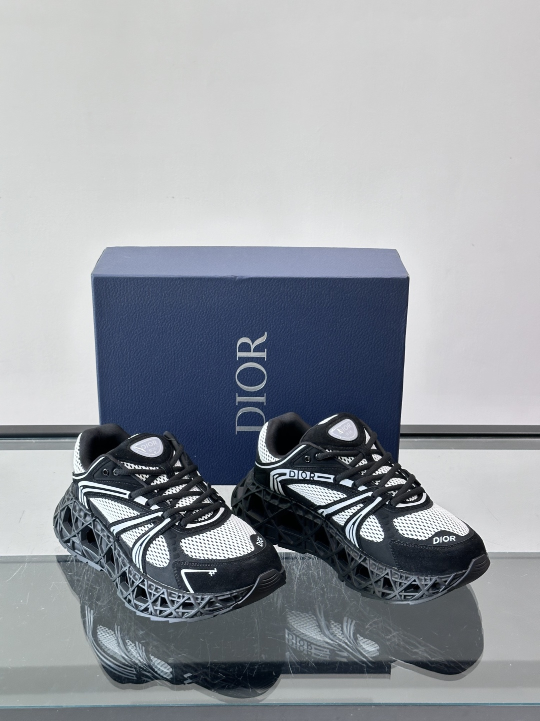 Dior 迪奥 👟B35最新款老爹运动鞋 老爹鞋 以时髦复古风格丰富经典系列。精心制作，可全年与休闲造型搭 顺应复古市场