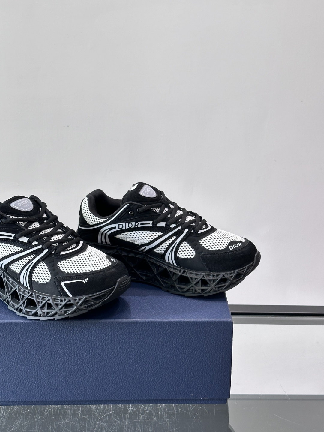 Dior 迪奥 👟B35最新款老爹运动鞋 老爹鞋 以时髦复古风格丰富经典系列。精心制作，可全年与休闲造型搭 顺应复古市场
