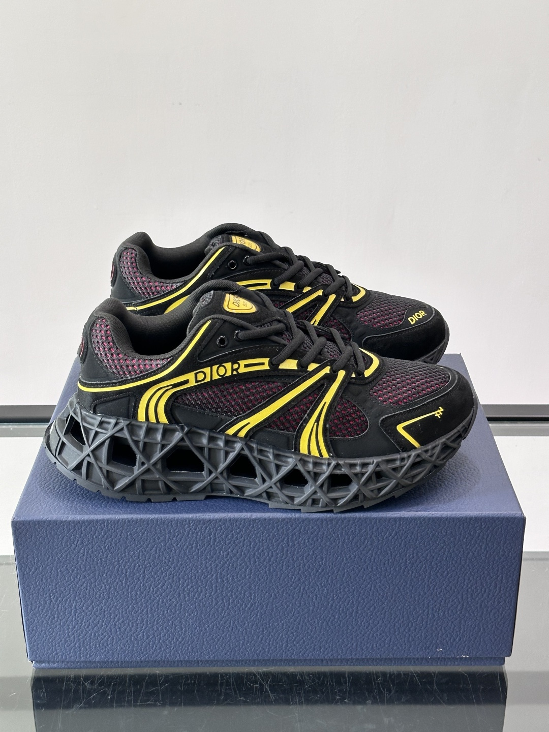 Dior 迪奥 👟B35最新款老爹运动鞋 老爹鞋 以时髦复古风格丰富经典系列。精心制作,可全年与休闲造型搭 顺应复古市场 Dior 迪奥 👟B35最新款老爹运动鞋 老爹鞋 以时髦复古风格丰富经典系列。精心制作,可全年与休闲造型搭 顺应复古市场