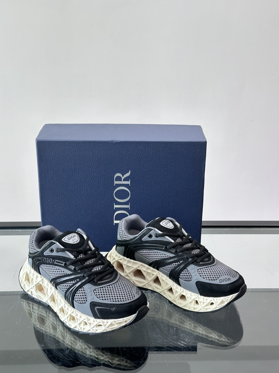 Dior 迪奥 👟B35最新款老爹运动鞋 老爹鞋 以时髦复古风格丰富经典系列。精心制作，可全年与休闲造型搭 顺应复古市场