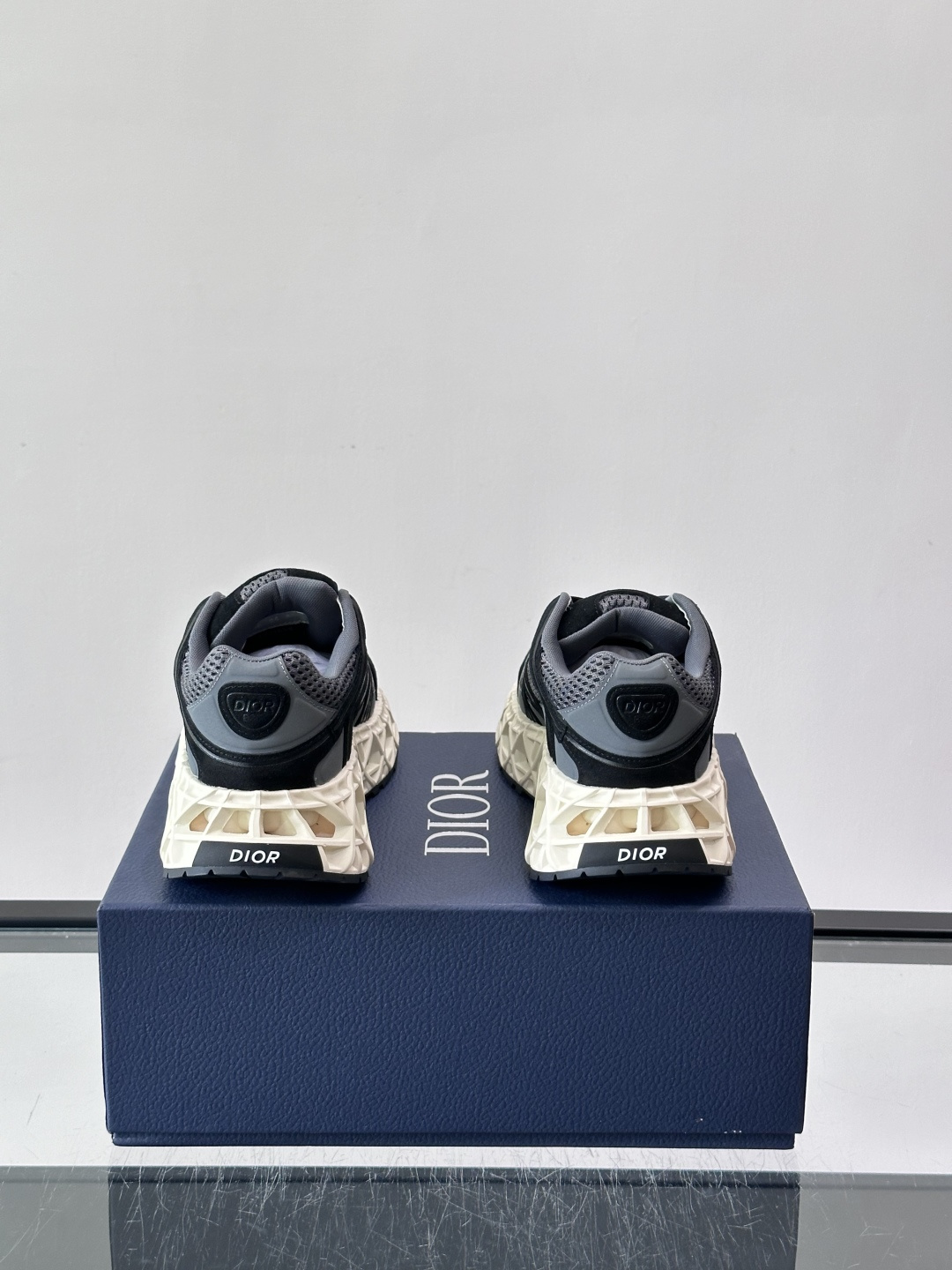 Dior 迪奥 👟B35最新款老爹运动鞋 老爹鞋 以时髦复古风格丰富经典系列。精心制作，可全年与休闲造型搭 顺应复古市场