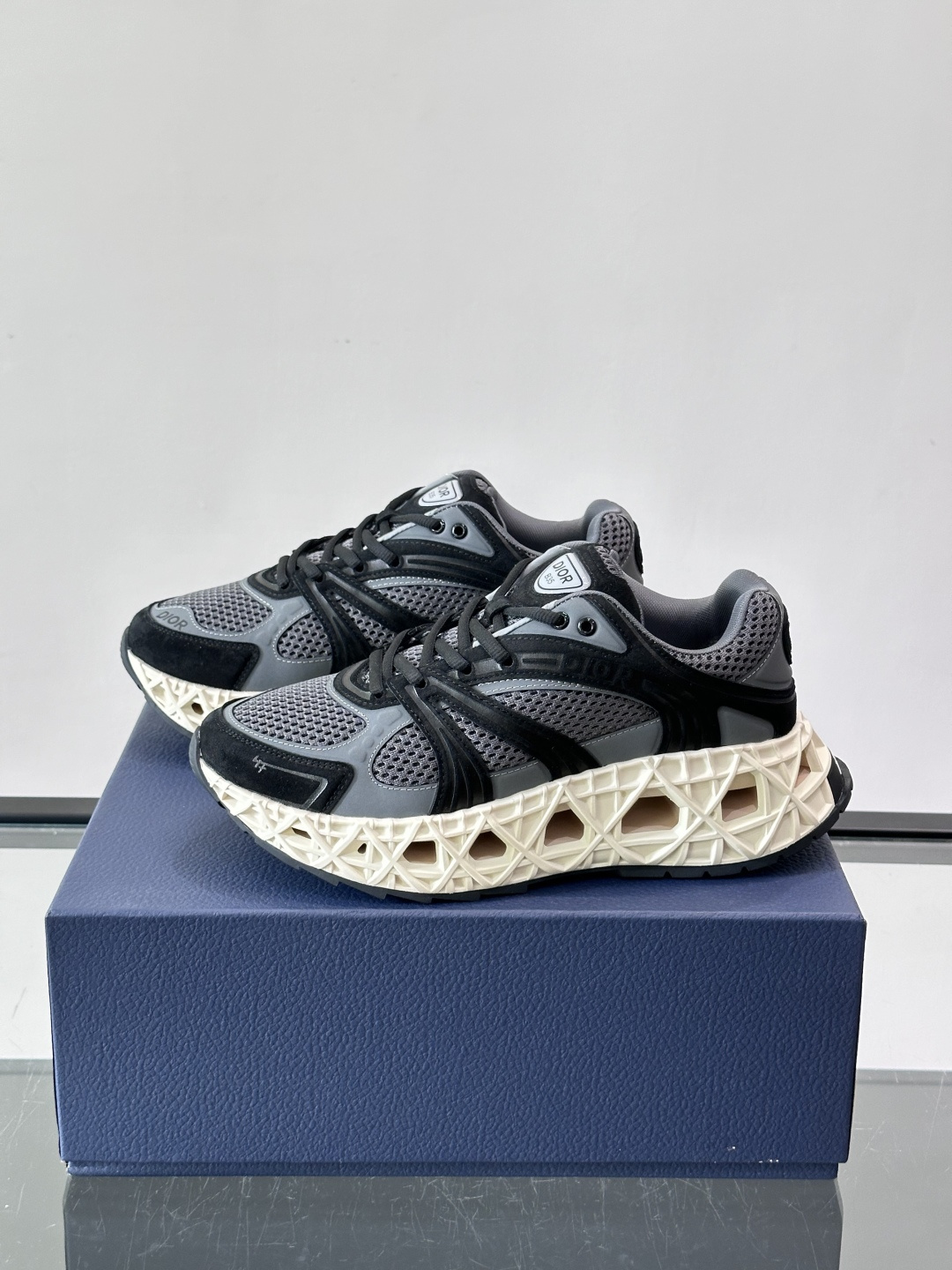 Dior 迪奥 👟B35最新款老爹运动鞋 老爹鞋 以时髦复古风格丰富经典系列。精心制作，可全年与休闲造型搭 顺应复古市场