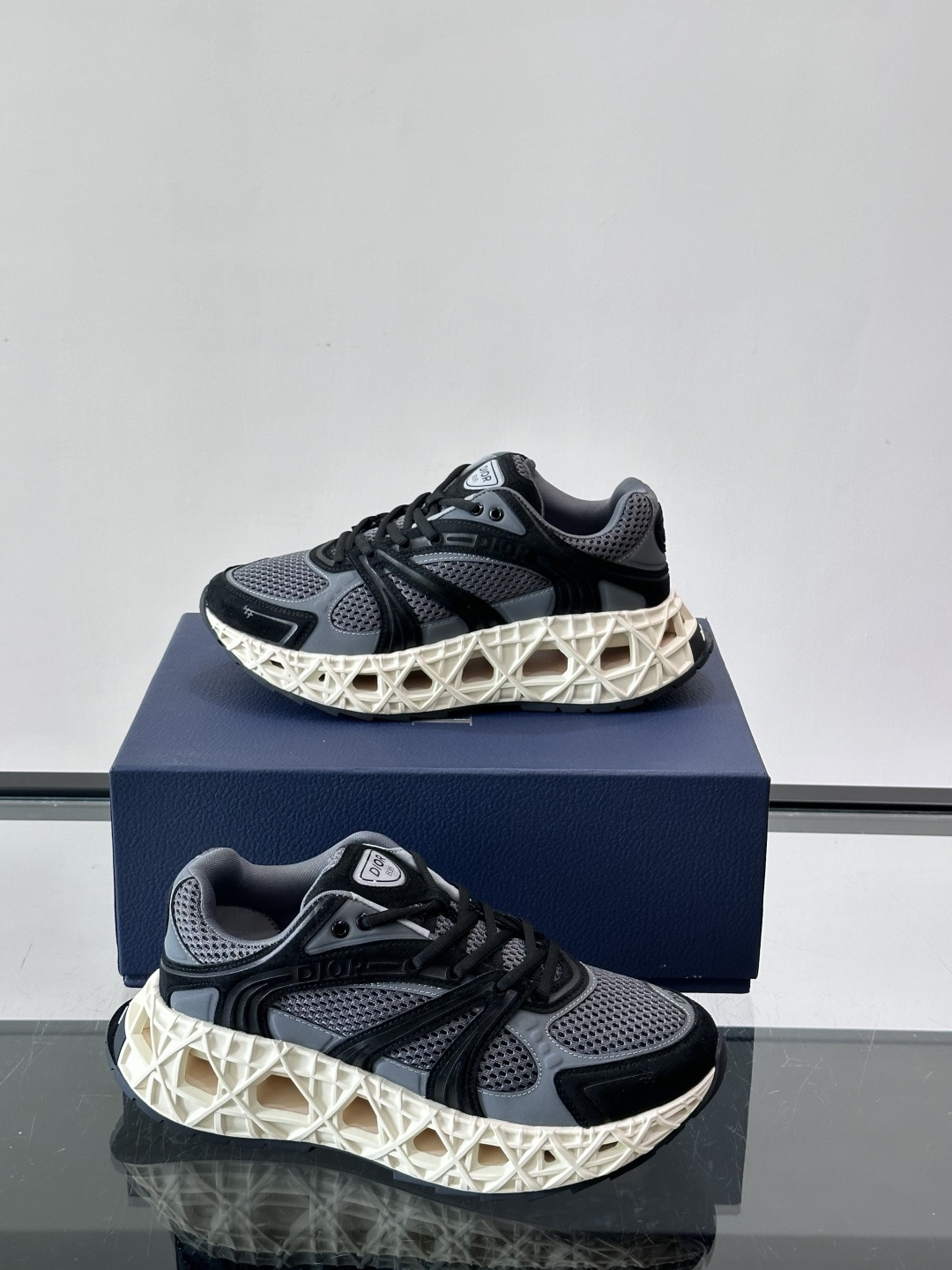 Dior 迪奥 👟B35最新款老爹运动鞋 老爹鞋 以时髦复古风格丰富经典系列。精心制作，可全年与休闲造型搭 顺应复古市场
