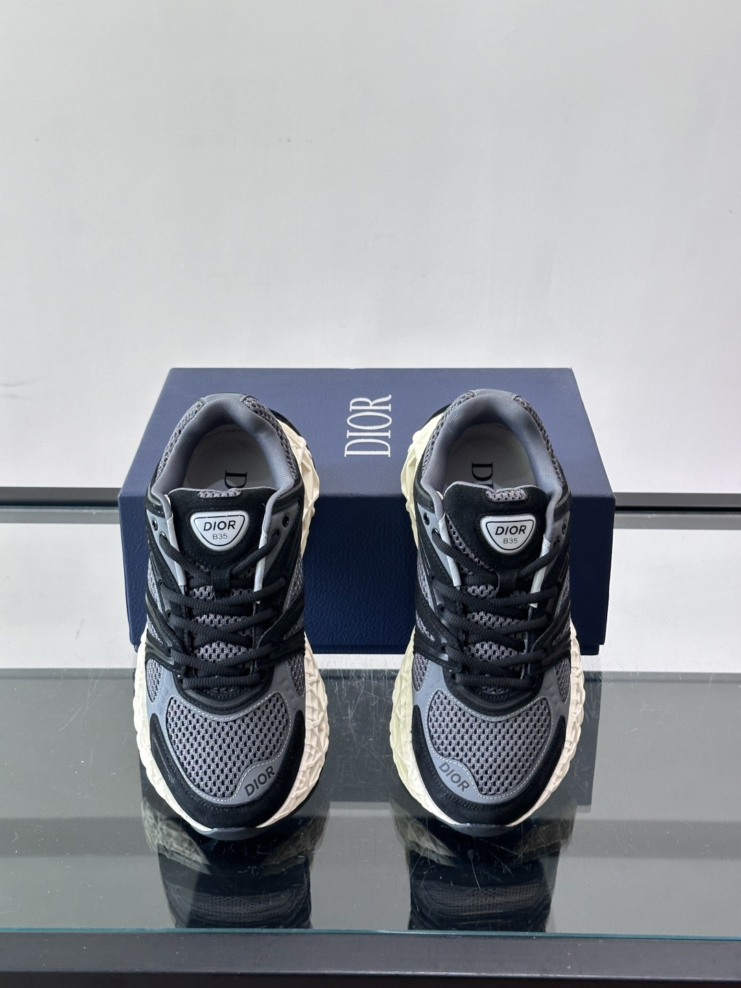 Dior 迪奥 👟B35最新款老爹运动鞋 老爹鞋 以时髦复古风格丰富经典系列。精心制作，可全年与休闲造型搭 顺应复古市场