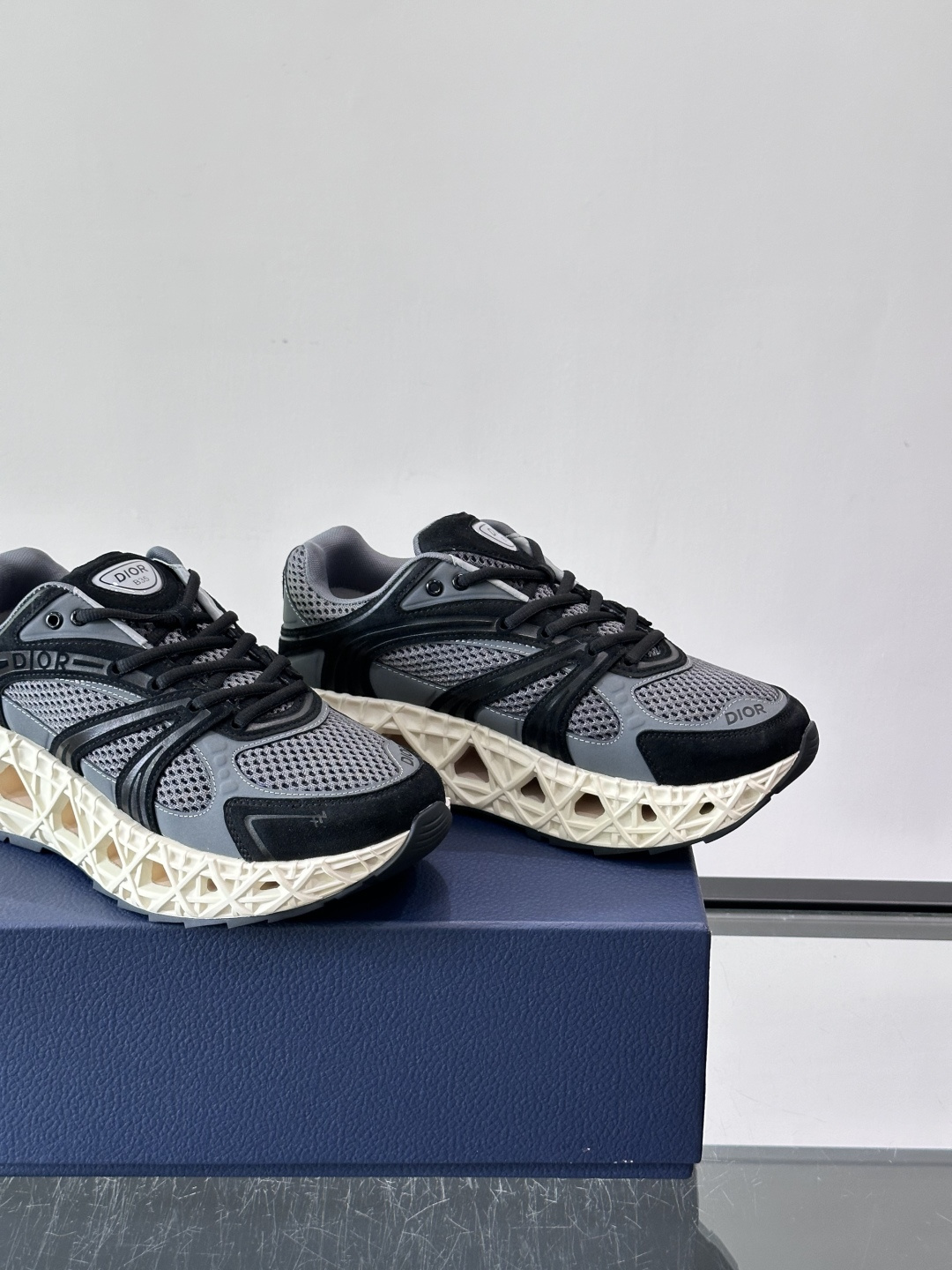 Dior 迪奥 👟B35最新款老爹运动鞋 老爹鞋 以时髦复古风格丰富经典系列。精心制作，可全年与休闲造型搭 顺应复古市场