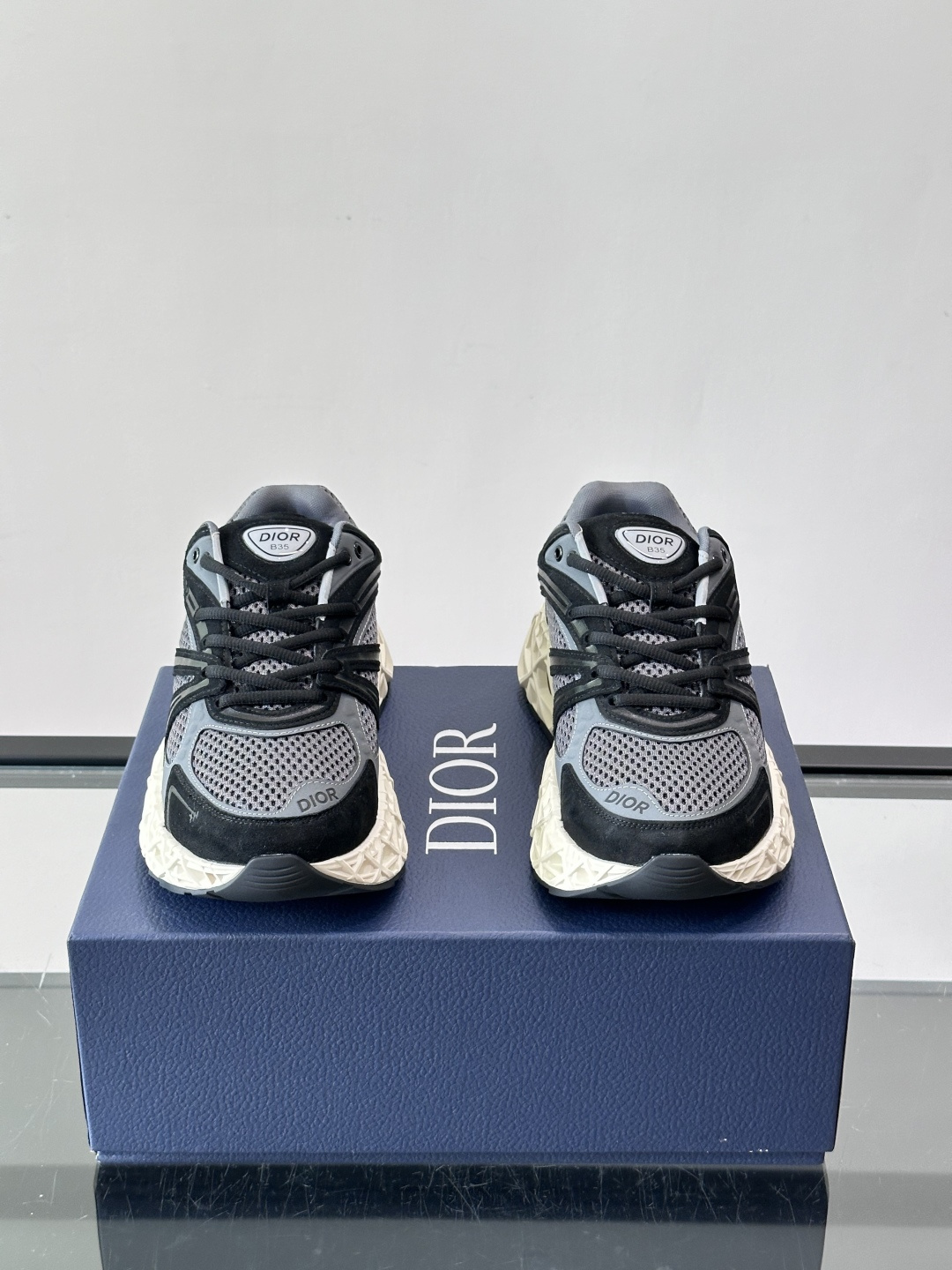 Dior 迪奥 👟B35最新款老爹运动鞋 老爹鞋 以时髦复古风格丰富经典系列。精心制作，可全年与休闲造型搭 顺应复古市场