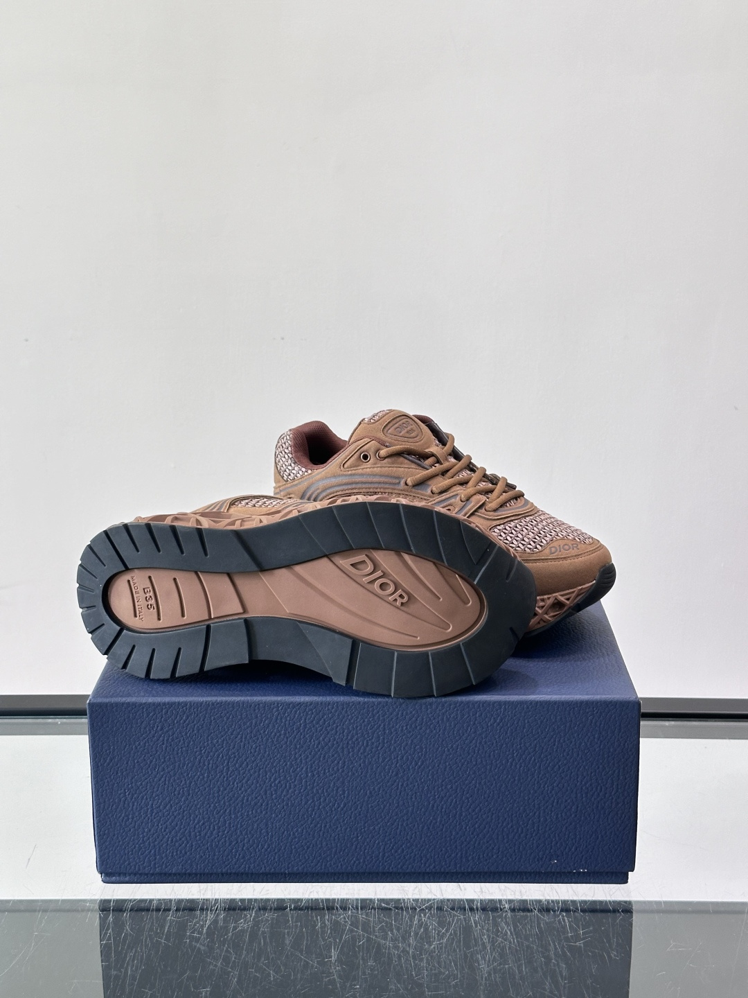 Dior 迪奥 👟B35最新款老爹运动鞋 老爹鞋 以时髦复古风格丰富经典系列。精心制作，可全年与休闲造型搭 顺应复古市场