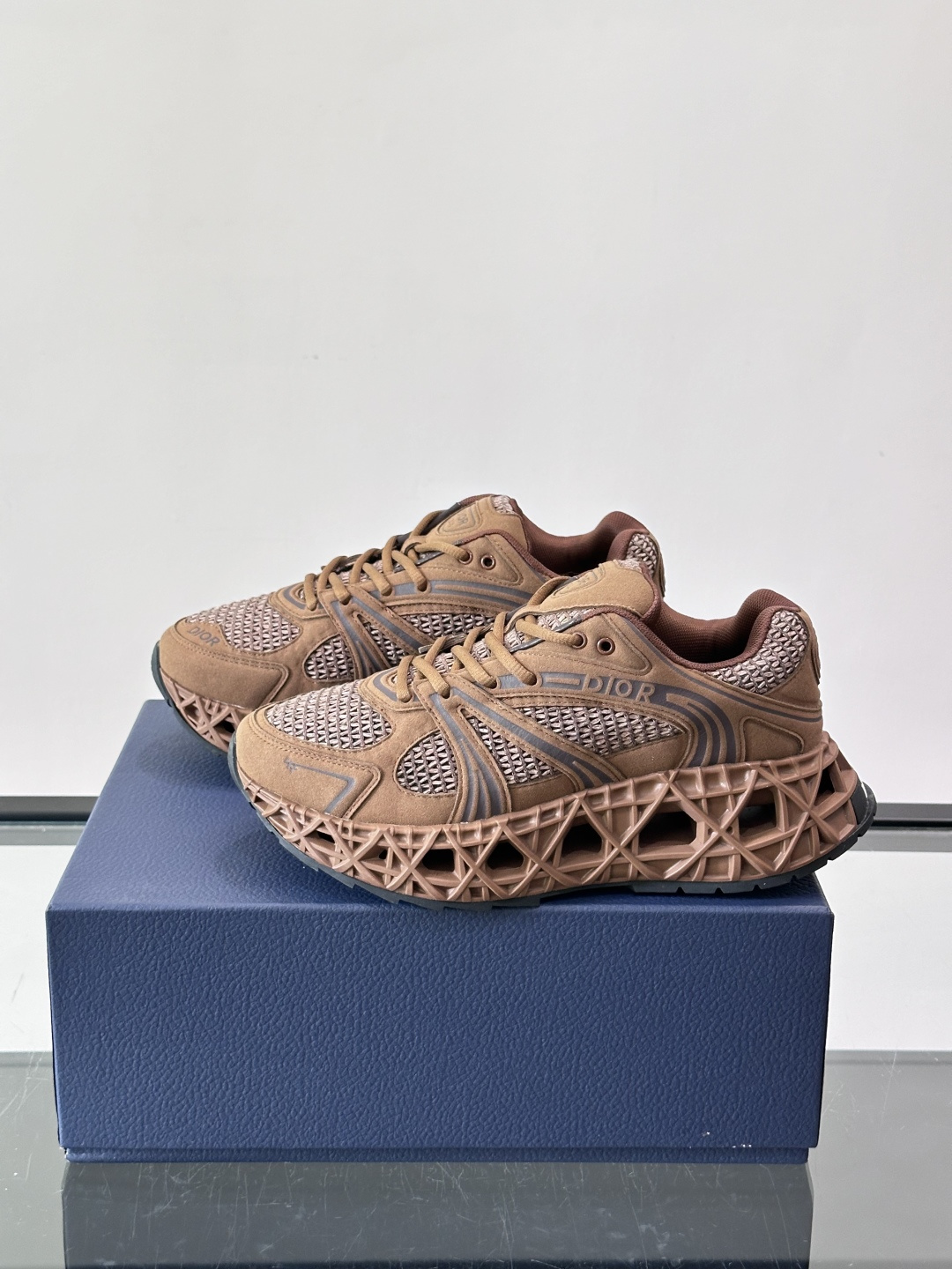 Dior 迪奥 👟B35最新款老爹运动鞋 老爹鞋 以时髦复古风格丰富经典系列。精心制作，可全年与休闲造型搭 顺应复古市场
