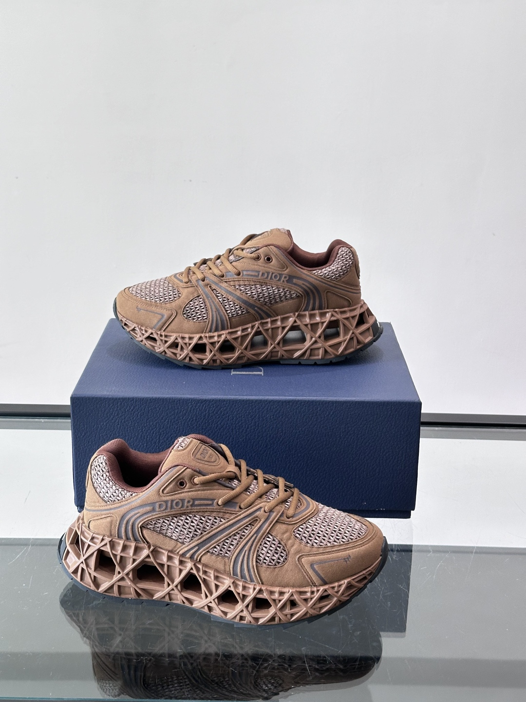 Dior 迪奥 👟B35最新款老爹运动鞋 老爹鞋 以时髦复古风格丰富经典系列。精心制作，可全年与休闲造型搭 顺应复古市场