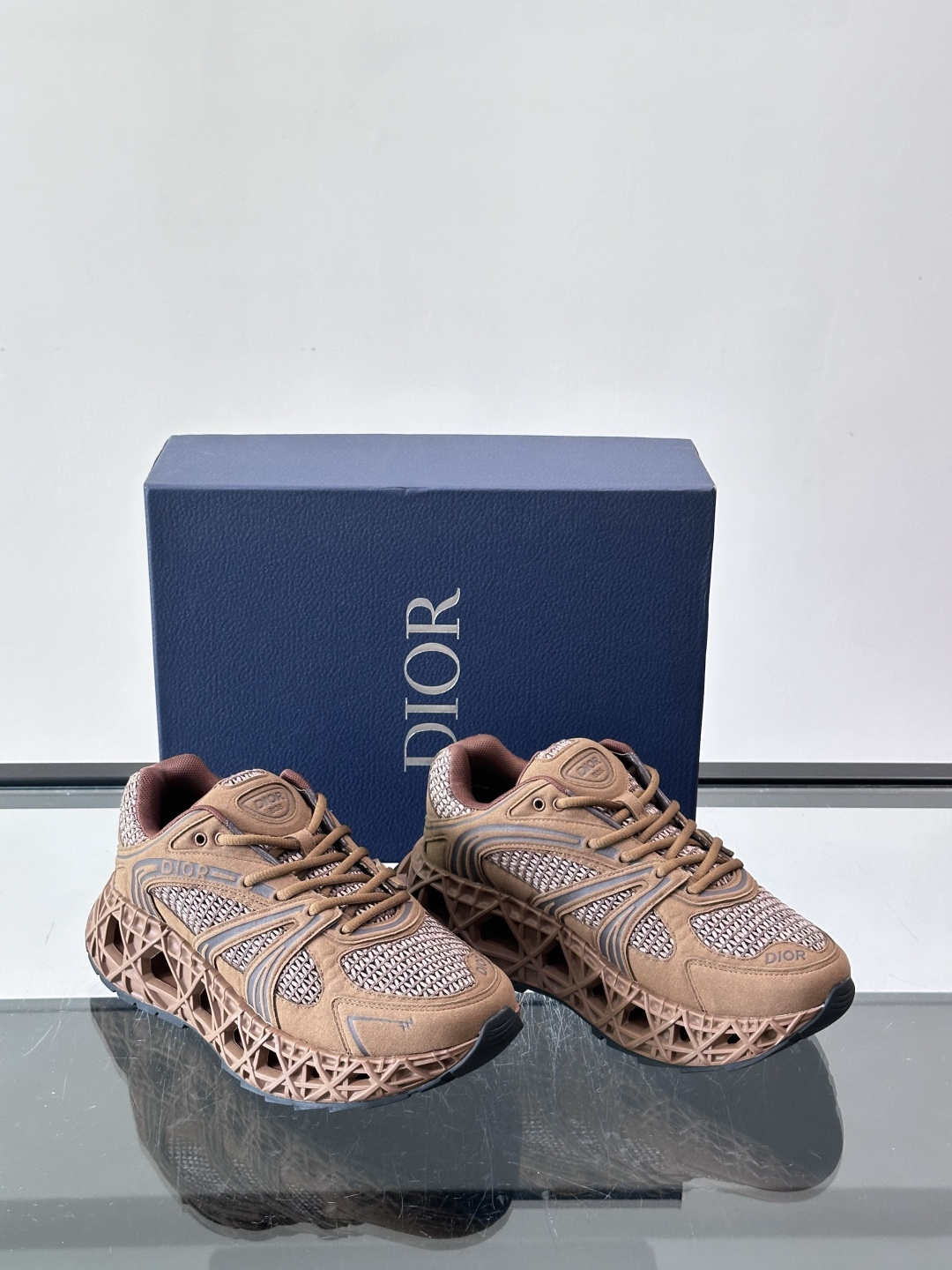 Dior 迪奥 👟B35最新款老爹运动鞋 老爹鞋 以时髦复古风格丰富经典系列。精心制作，可全年与休闲造型搭 顺应复古市场